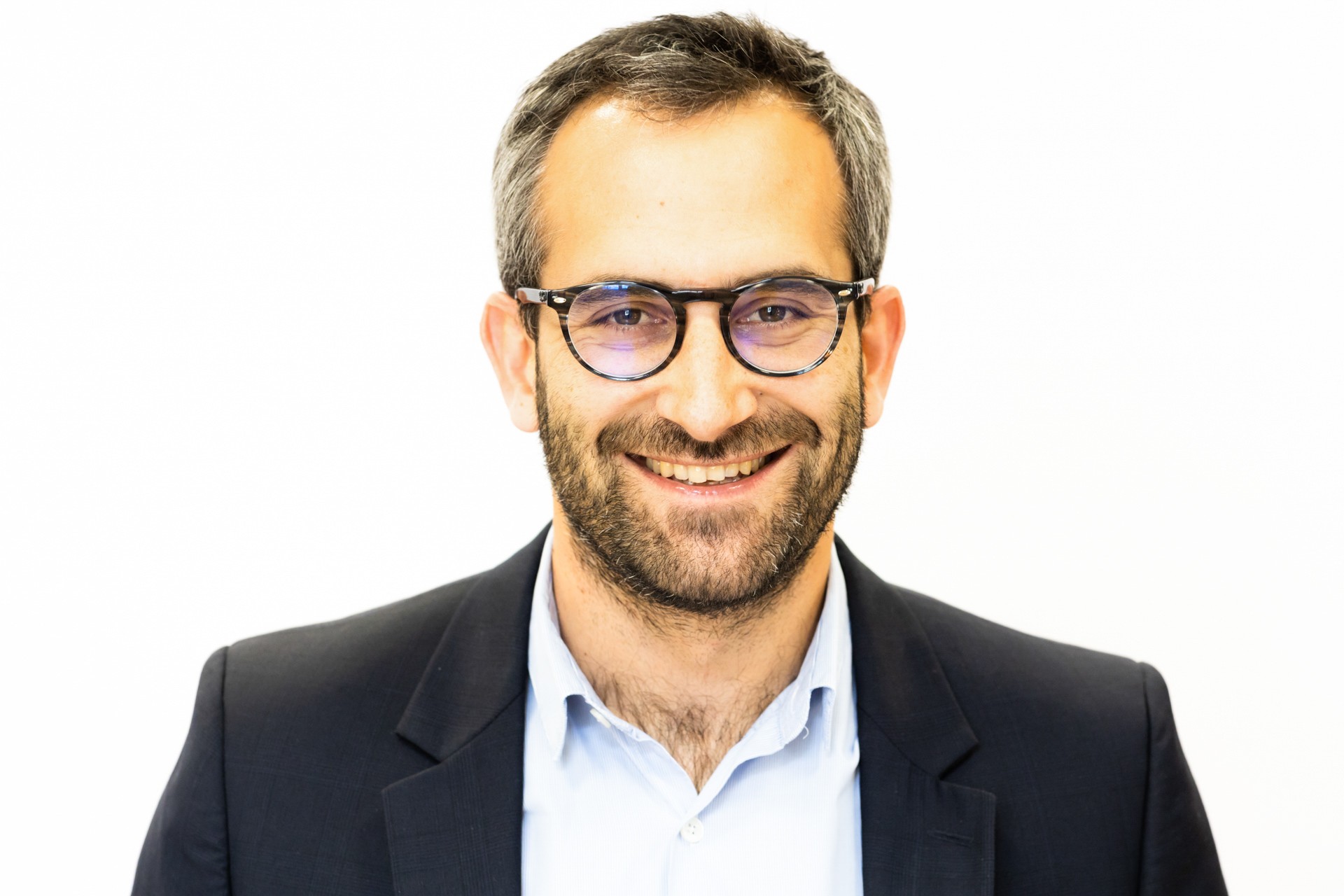 Portrat linkedin et portrait pro pour réseaux sociaux au studio Gilles Fouquet à Bordeaux